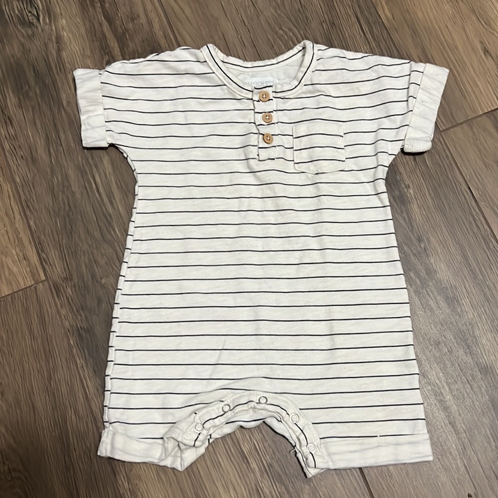 Baby Rompers size 9m - Picture 2 of 3